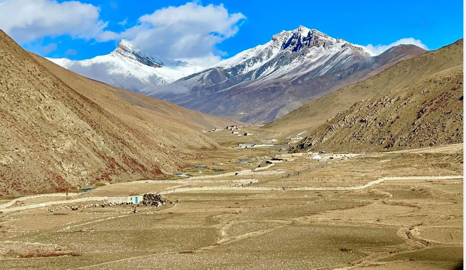डोल्पाको धो बस्ती शिरमा हिमाल