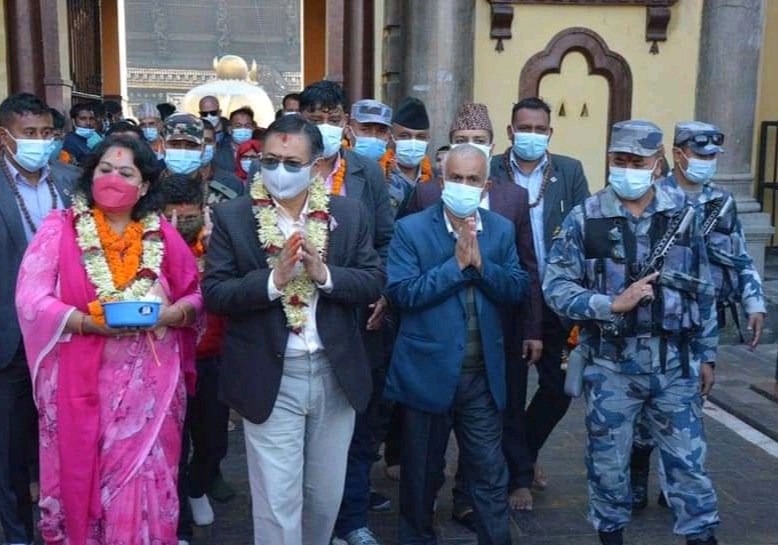 कार्यवाहक प्रधानमन्त्री खाँणद्वारा पशुपतिमा पूजाअर्चना