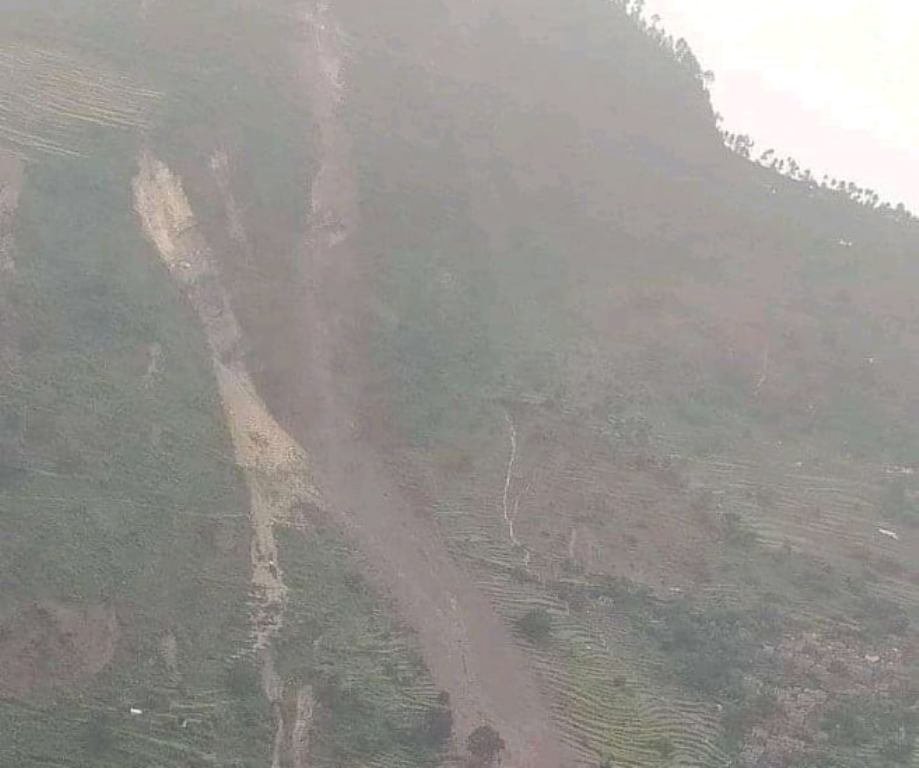 सुदूरपश्चिमका ७ पहाडी जिल्लामा यातायात ठप्प, सञ्चार र विद्युत सेवा अबरुद