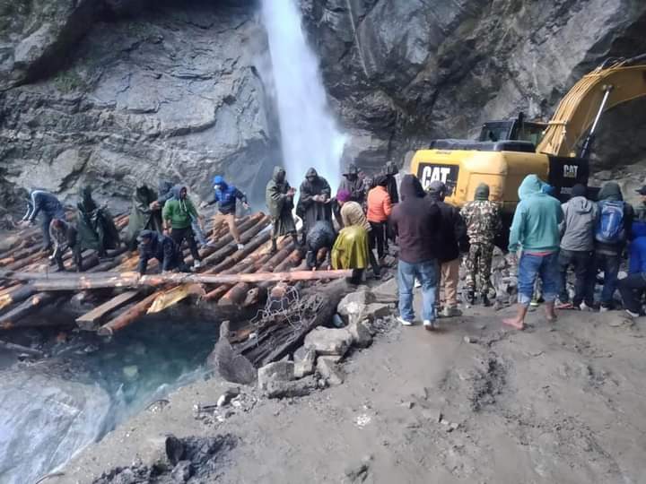 पहिराेले अवरुद्ध बेसीसहर-चामे सडक सूचारु