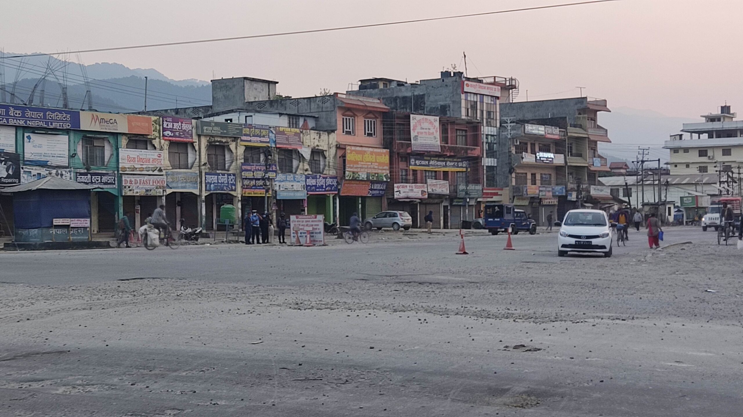 लुम्बिनीमा बिहानैदेखि बन्दको प्रभाव, यातायात ठप्प