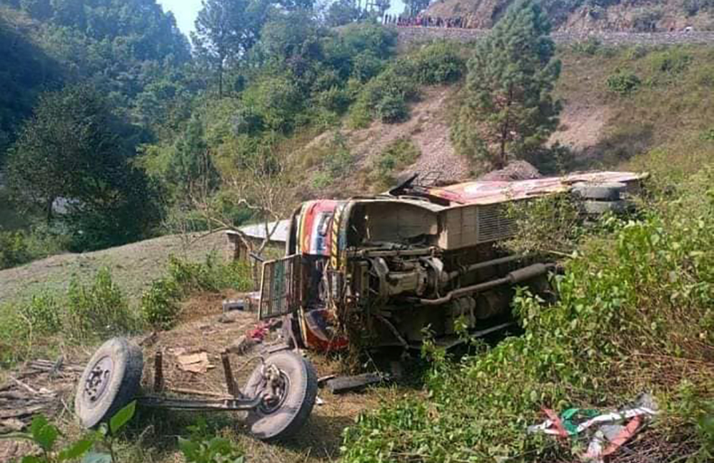 सल्यान बस दुर्घटना : मृतक सबैको सनाखत (१२ जनाको नामसहित)