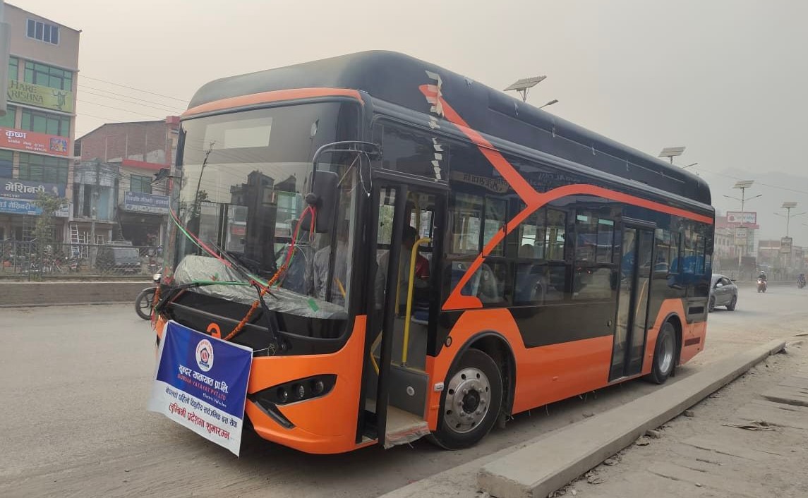 लुम्बिनीमा विद्युतीय सार्वजनिक बस चलाउँदै सुन्दर यातायात