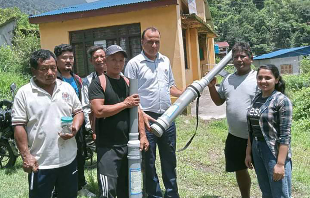 किसानलाई बाँदर धपाउन बन्दुक