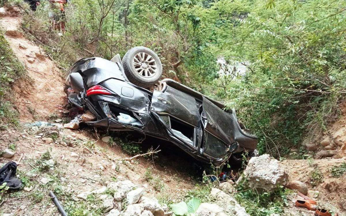 सुदूरपश्चिमका कानुनमन्त्री सिंह सवार गाडी दुर्घटना