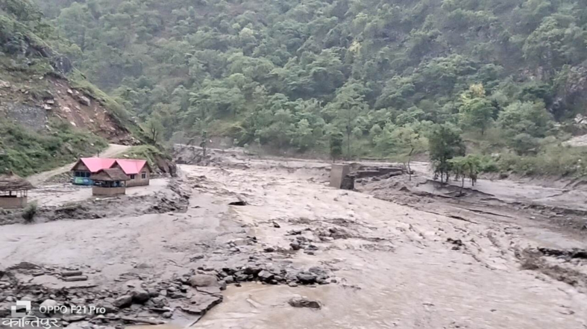 पूर्वी पहाडमा बाढीपहिरोको बितण्डा, हेलिकप्टरमार्फत प्रधानमन्त्री निरीक्षणमा