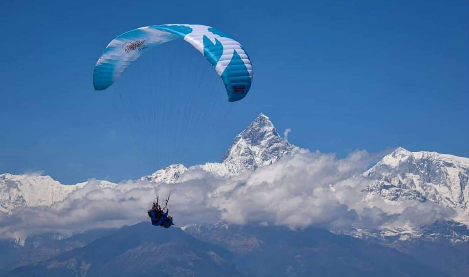 पोखरामा बढ्यो प्याराग्लाइडिङ शुल्क