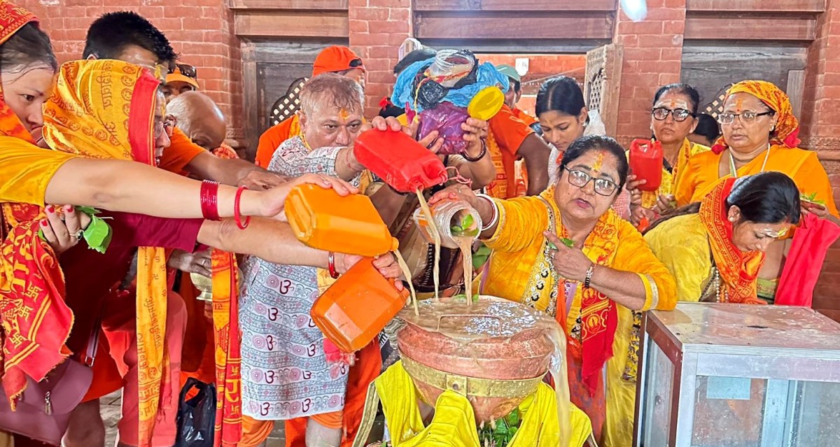 आज साउनको अन्तिम सोमबार, बोलबम धामसहित शिवालयहरुमा भक्तजनको घुइँचो