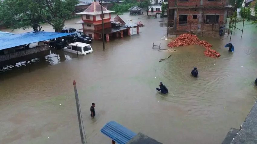 आधा घण्टाको वर्षाले जलेश्वर जलमग्न