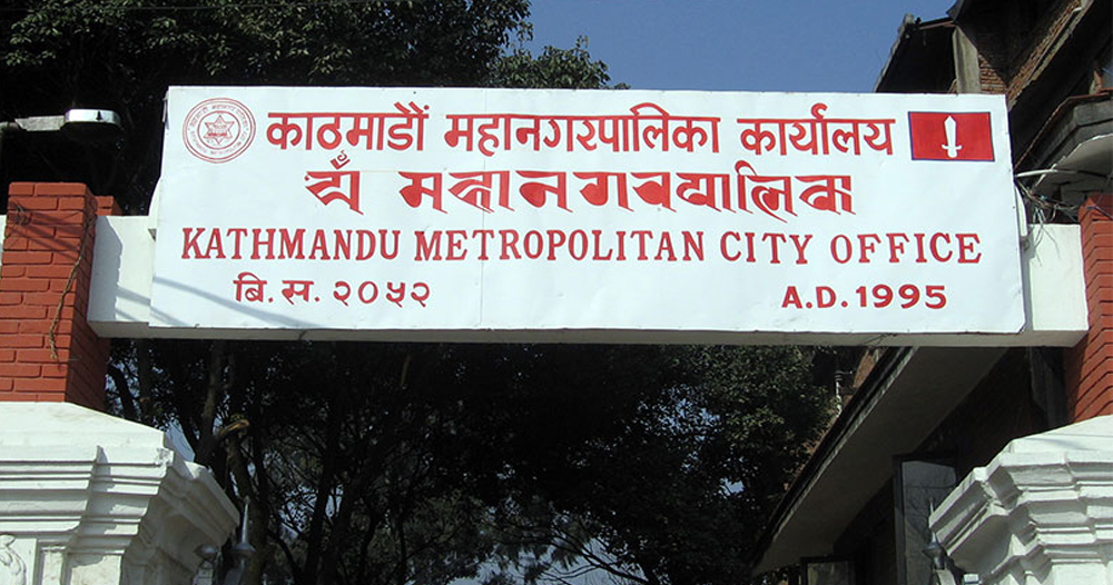 ३५ स्थानीय तहलाई एम्बुलेन्स वितरण गर्दै काठमाडौं महानगर