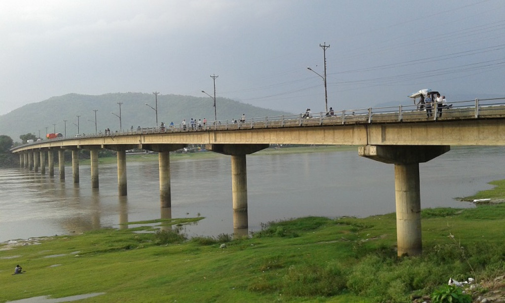 नारायणीमा नुहाउने क्रममा दुई युवक बेपत्ता