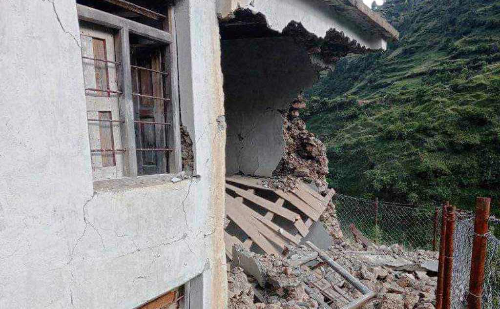 भूकम्पपछिको पहिरोमा परेर बझाङकी एक महिला बेपत्ता