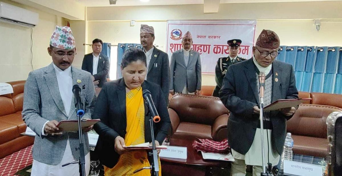 लुम्बिनी प्रदेशका नवनियुक्त दुई मन्त्रीले लिए शपथ